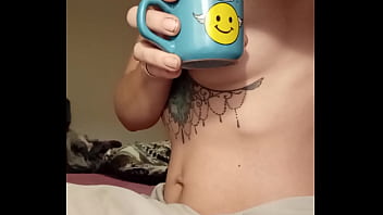 Bonjour mes coquins je vous offre le café