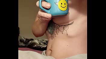 Bonjour mes coquins je vous offre le café