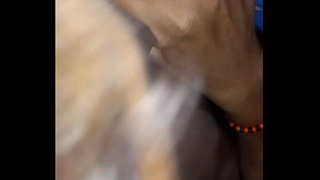 Mulher casada infiel é pega chupando quando está sozinha em casa Mulher casada infiel é pega chupando quando está sozinha em casa