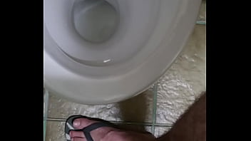 Peludo Gozando Na Privada Bem Gostoso thumbnail