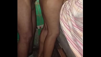 La trigueña de la vecina follada parada de perrito a escondidas de su marido