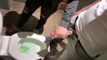 Peeing outside and getting pussy licked