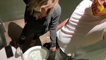 Peeing outside and getting pussy licked