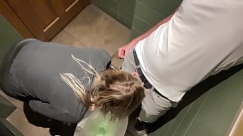 Peeing outside and getting pussy licked