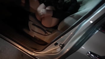 Peeing outside and getting pussy licked