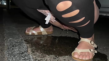 Peeing outside and getting pussy licked
