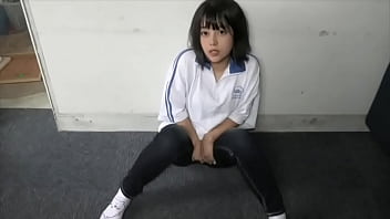 狭い膣内を小刻み指刺激しながらオナニーでピクンッとイキまくりました…