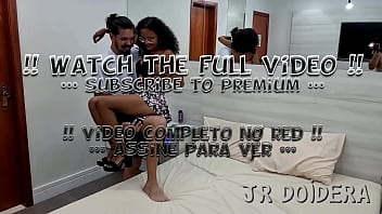 Bastidores da gravação com a baixinha do sul victoria ferraz que gozou varias vezes na putaria com os novos amigos no motel