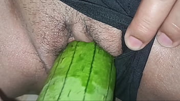 Petite hood chick gets nutted in