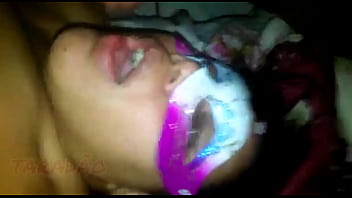 Gozando na cara da puta Gozando na cara da puta