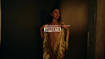 Tongue and dick brought the beauty to orgasm