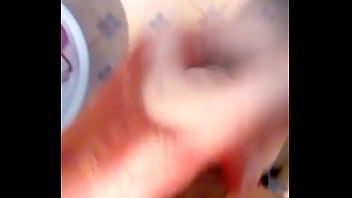 Tắm cho chim sạch sẽ thơm tho