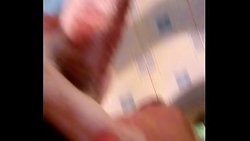 Tắm cho chim sạch sẽ thơm tho