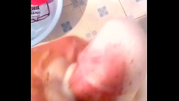 Tắm cho chim sạch sẽ thơm tho