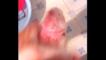 Tắm cho chim sạch sẽ thơm tho