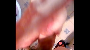 Tắm cho chim sạch sẽ thơm tho