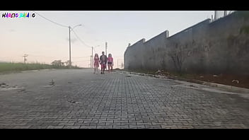 Levei duas gatas pra tranzar no meio da rua