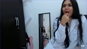 Tres sexys enfermeras de 18 años vinieron a mi casa a lamerse los coños y darse besos lesbicos trio de lesbianas