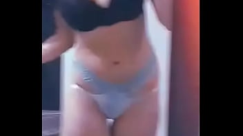 Tetas grandes bailando