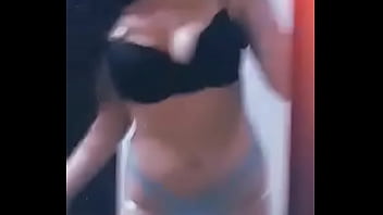 Tetas grandes bailando