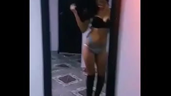 Tetas grandes bailando