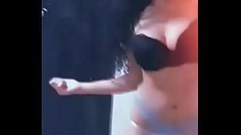 Tetas grandes bailando