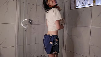 Amateur milf masterbating in the shower until she cums