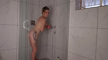 Amateur milf masterbating in the shower until she cums