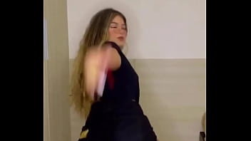 Gostosa dancando