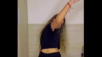 Gostosa dancando