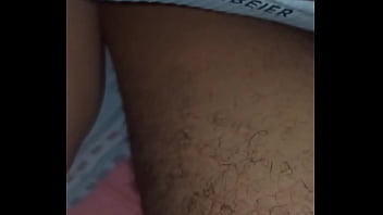 Mi compañero vino a estudiar y acabamos follando en mi cama