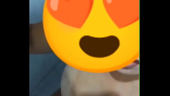 Submissa sendo humilhada no banheiro