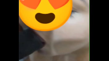 Submissa sendo humilhada no banheiro