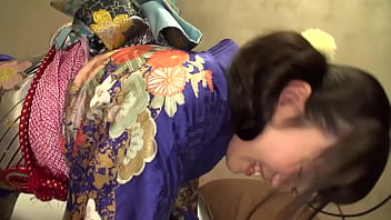 成人式帰りのgカップ爆乳処女20歳 無料記念撮影と称して中出し撮影3