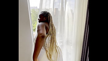 Engañando a mi novia con mi hermanastra cachonda