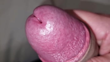 Abito nero elegante e tanto sperma ragazzo italiano sexy si sega in modo sensuale con dialoghi sporchi e gemiti intensi cazzo enorme tutto da succhiare