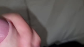 Abito nero elegante e tanto sperma ragazzo italiano sexy si sega in modo sensuale con dialoghi sporchi e gemiti intensi cazzo enorme tutto da succhiare