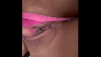 Que rico me meto mi rico dildo ya me hace falta que me meta la verga mexicana caliente