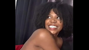 Devagar no meu cuzinho apertadinho eu nunca dei o cu