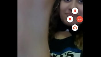 Julia mostrando suas solinhas em call