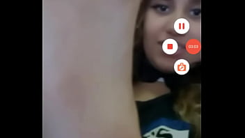 Julia mostrando suas solinhas em call