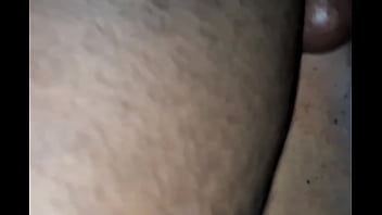 Puta deu a buceta pra vários no meio de todos na festa