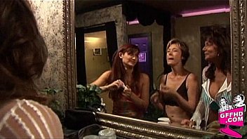 Girls Having Fun 0101 thumbnail