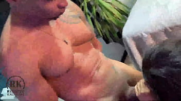 Comi gostoso a casadinha safada e muito gostosa mulher do meu chefe fui na casa do meu chefe chegando lá a esposa gostosa ficou doida pelo meu pau fudemos muito