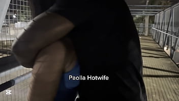 Na passarela em plena br 153 a casada fudendo sem parar e fazendo alegria do motoristas que passam e curtem um sexo na rua com paolla hotwife é assim que funciona