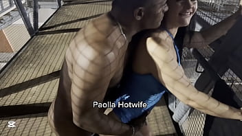 Na passarela em plena br 153 a casada fudendo sem parar e fazendo alegria do motoristas que passam e curtem um sexo na rua com paolla hotwife é assim que funciona