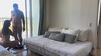 Visitei meu vizinho gostoso e deixei aquele pau bem branquinho