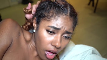 Joven ebony quiere saborear mi corrida en su garganta