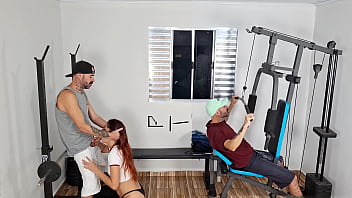 Exclusivo traição na academia esposa fode pelas costas do corno