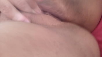 Novinha com a buceta meladinha